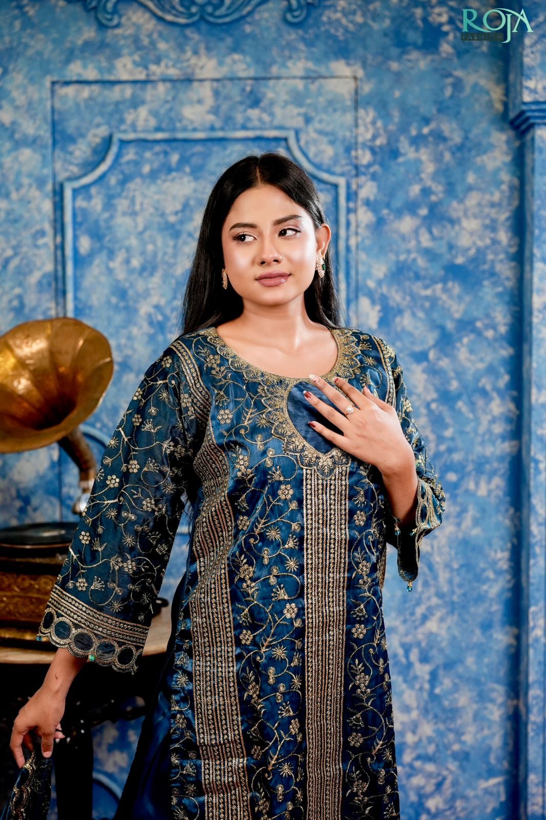 Eid-Collection-Afghan-Silk-Embroidered-3-Piece-Suite-6.jpeg